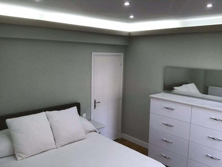 Finer Things Flisvos Beach Condo In Palaio Faliro Athens Exterior photo